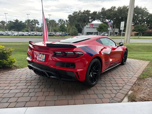 2027 Chevrolet Corvette 2LT - Photo 9