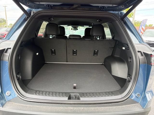 2027 Chevrolet Equinox LT - Photo 10