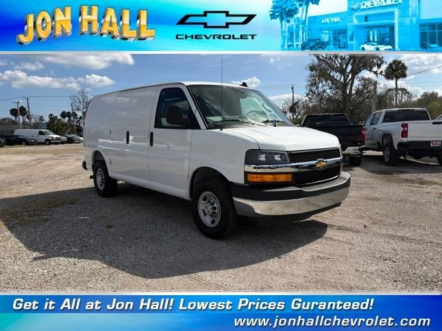 2026 Chevrolet Express 3500 Work Van HD's photo