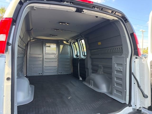 2024 Chevrolet Express Cargo Work Van - Photo 11