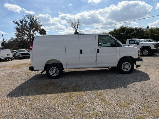 2026 Chevrolet Express Cargo Work Van - Photo 18