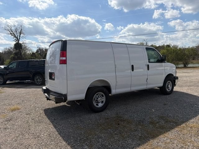 2026 Chevrolet Express Cargo Work Van - Photo 16