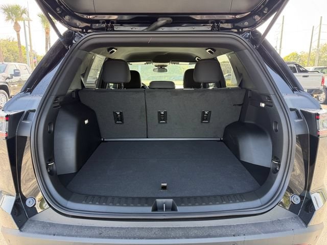 2027 Chevrolet Equinox LT - Photo 11