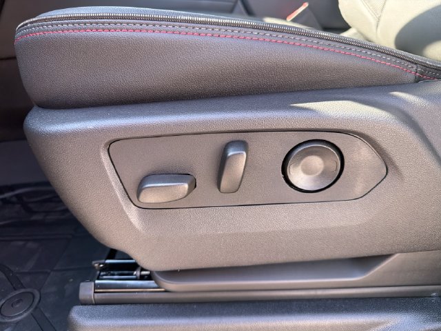 2026 Chevrolet Suburban RST - Photo 19