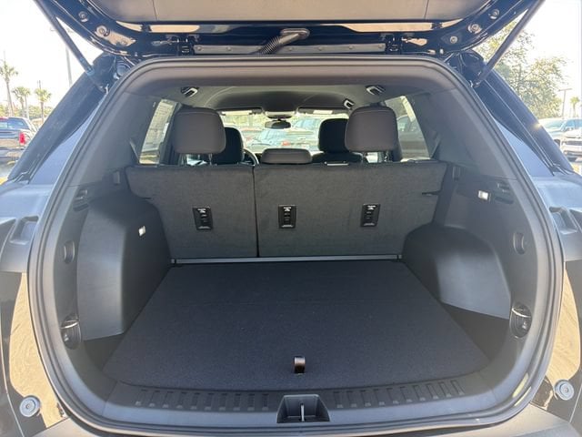 2027 Chevrolet Equinox LT - Photo 10