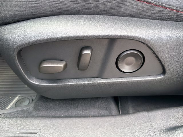 2027 Chevrolet Equinox RS - Photo 18