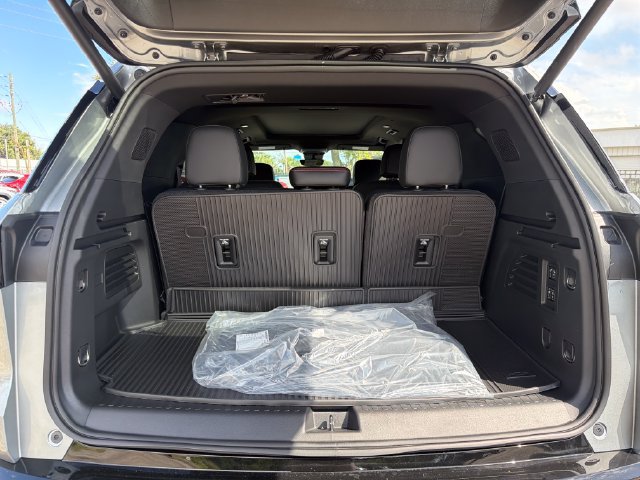 2027 Chevrolet Traverse RS - Photo 11
