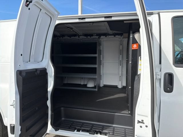 2025 Chevrolet Express Cargo Work Van - Photo 19