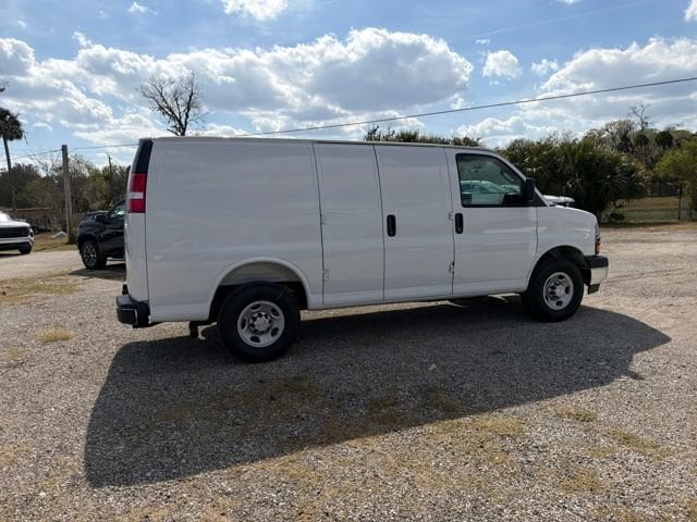 2026 Chevrolet Express Cargo Work Van - Photo 17