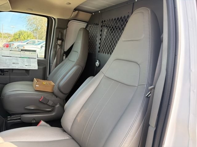 2026 Chevrolet Express Cargo Work Van - Photo 23