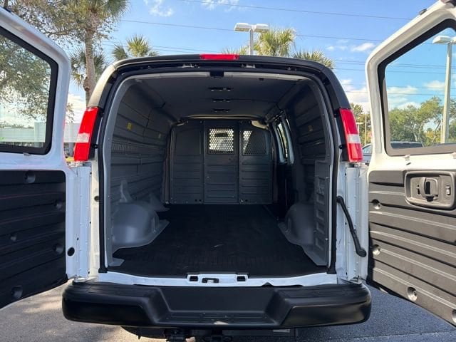 2024 Chevrolet Express Cargo Work Van - Photo 10