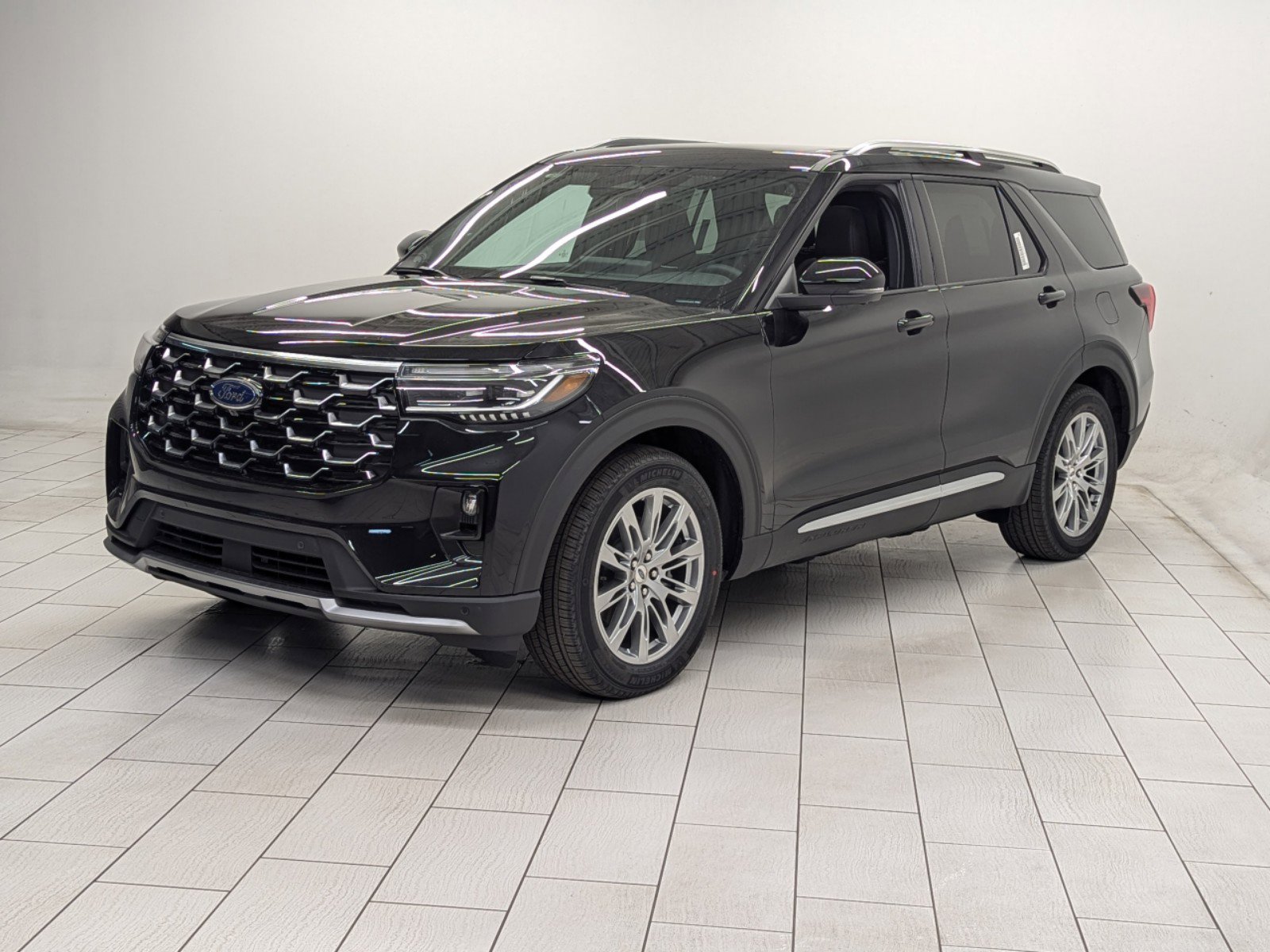 2025 Ford Explorer Platinum photo 2