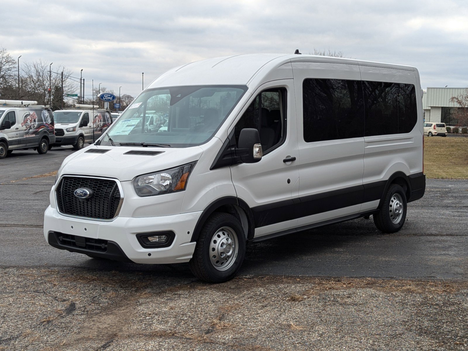 2024 Ford Transit Passenger XLT photo 4
