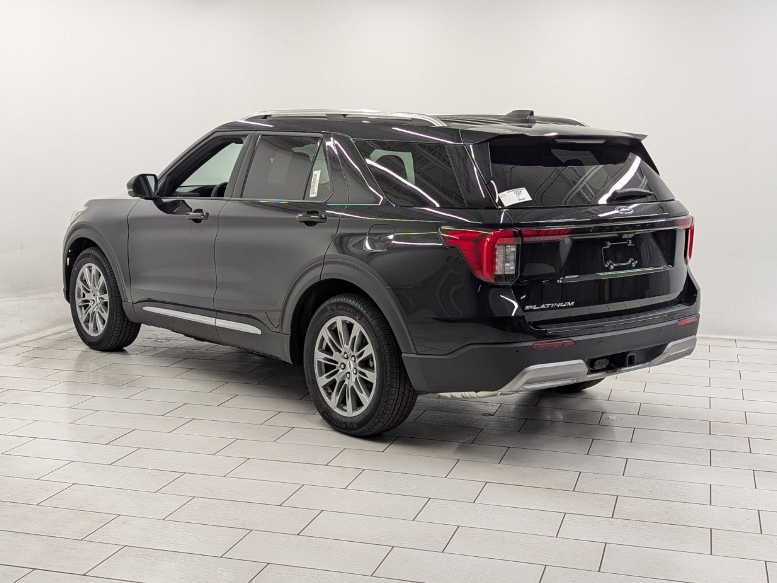 2025 Ford Explorer Platinum photo 3