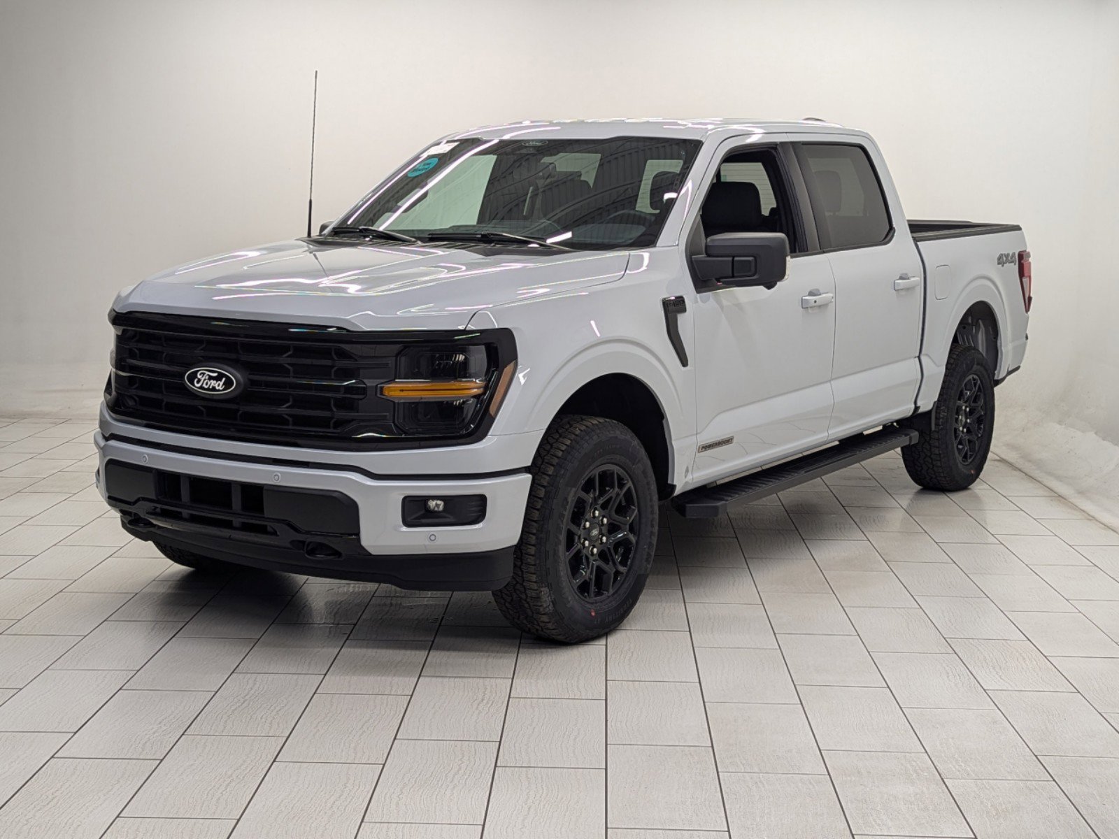2025 Ford F-150 XLT photo 4