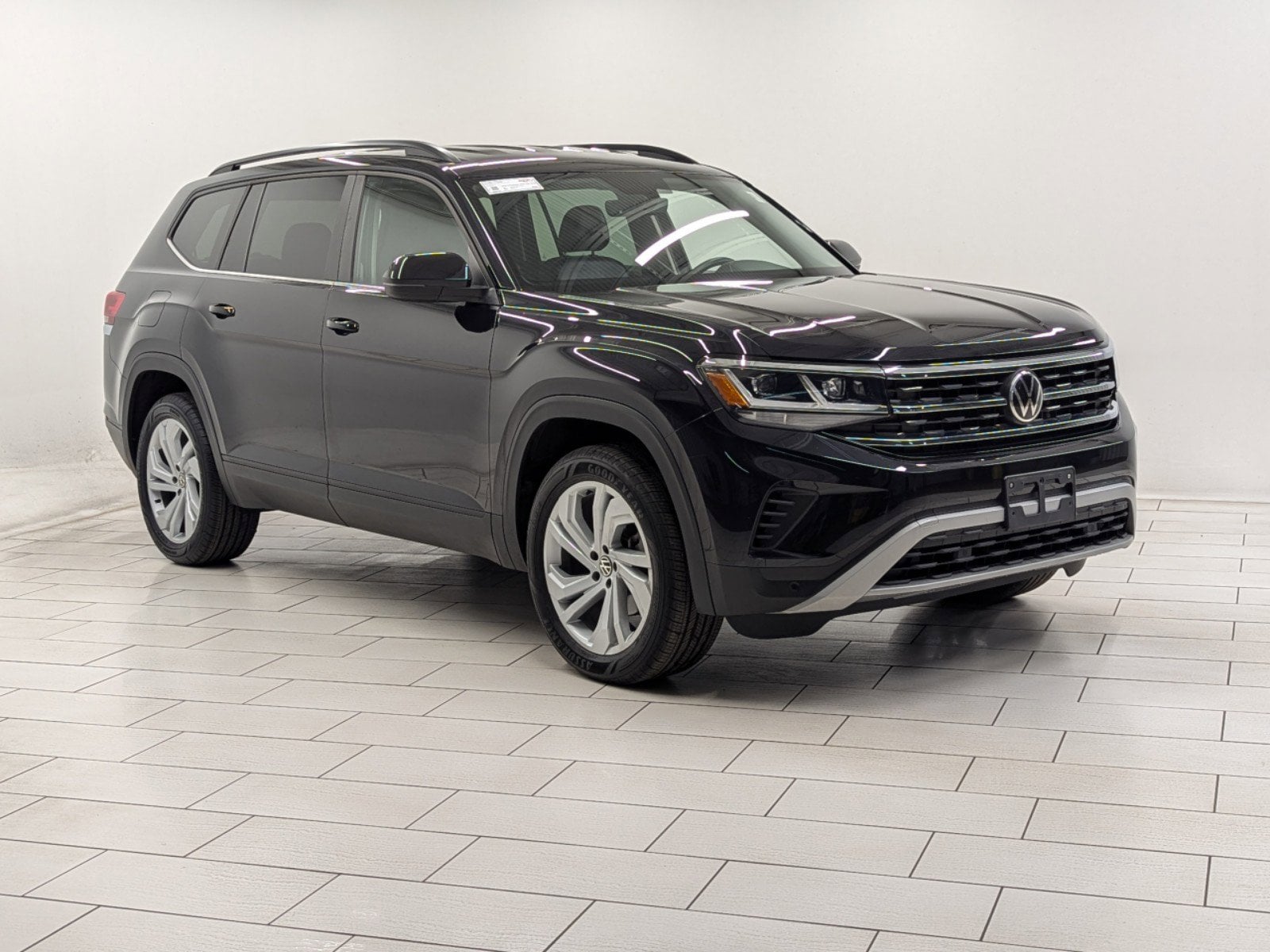 Used 2022 Volkswagen Atlas SE w/Tech with VIN 1V2HR2CA8NC510285 for sale in Charlotte, NC