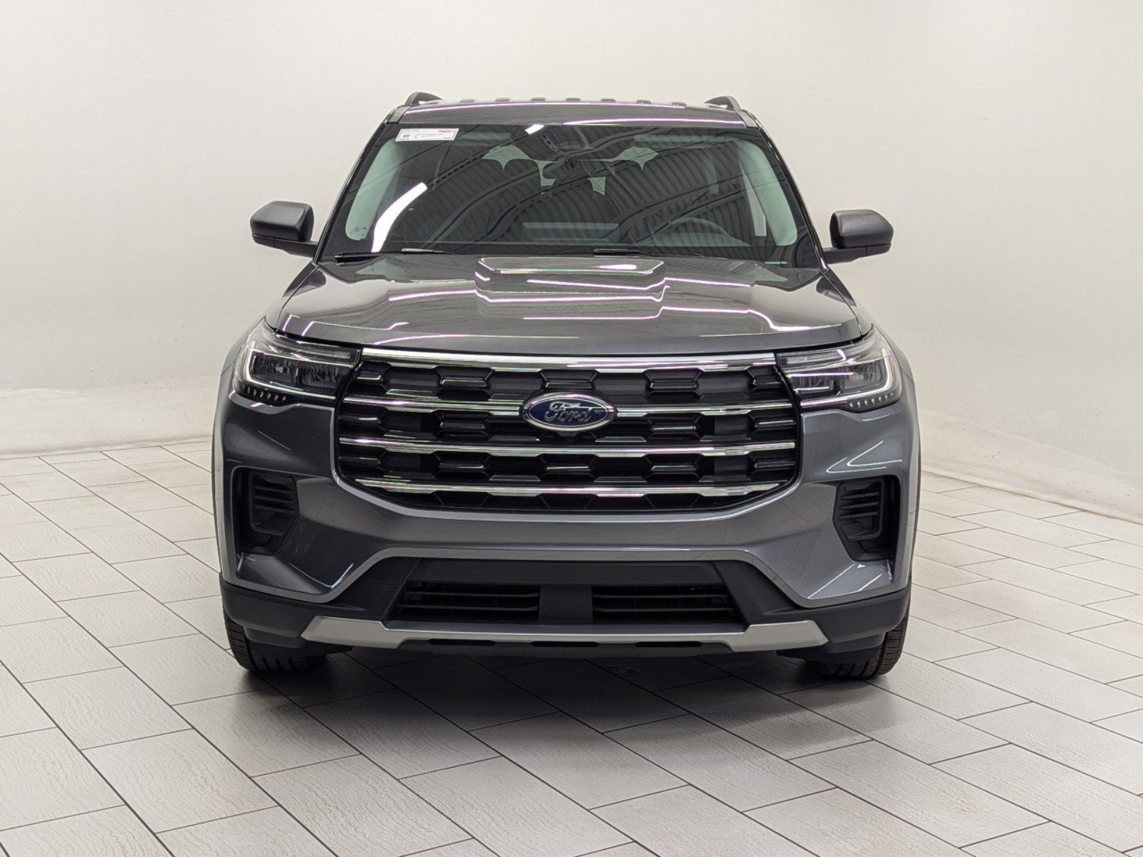 2025 Ford Explorer photo 3