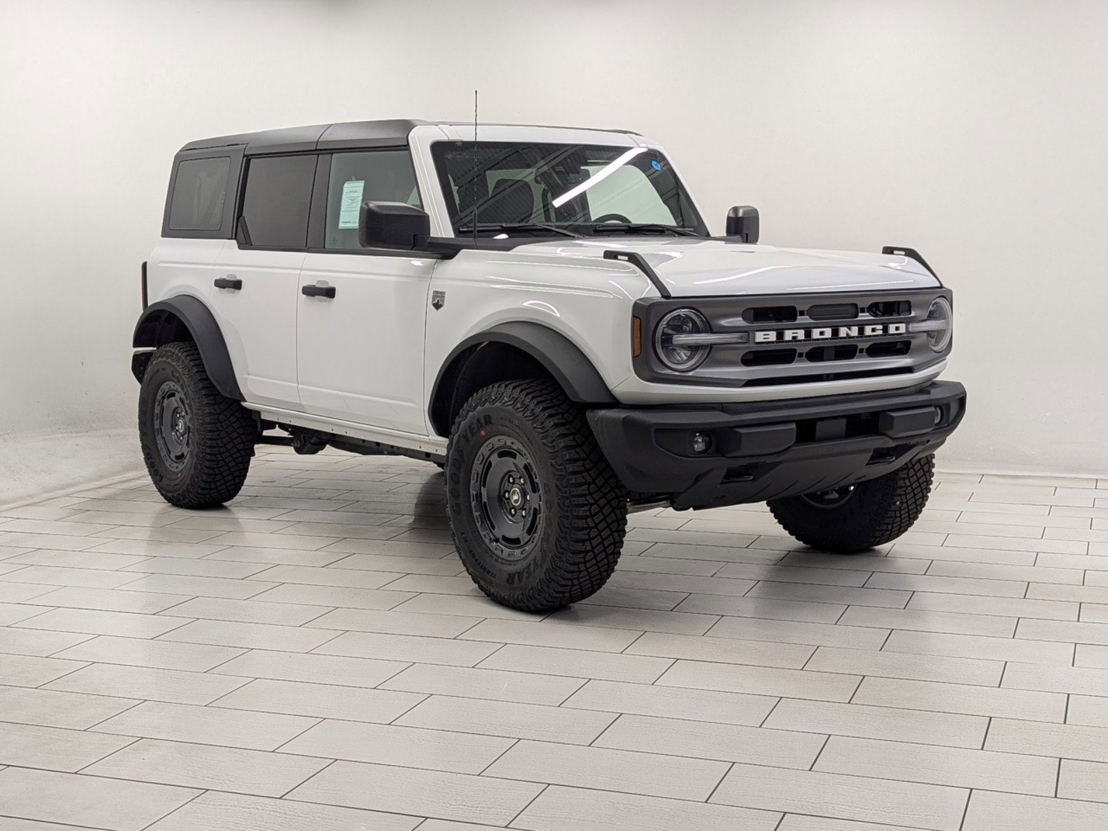2024 Ford Bronco Big Bend photo 2