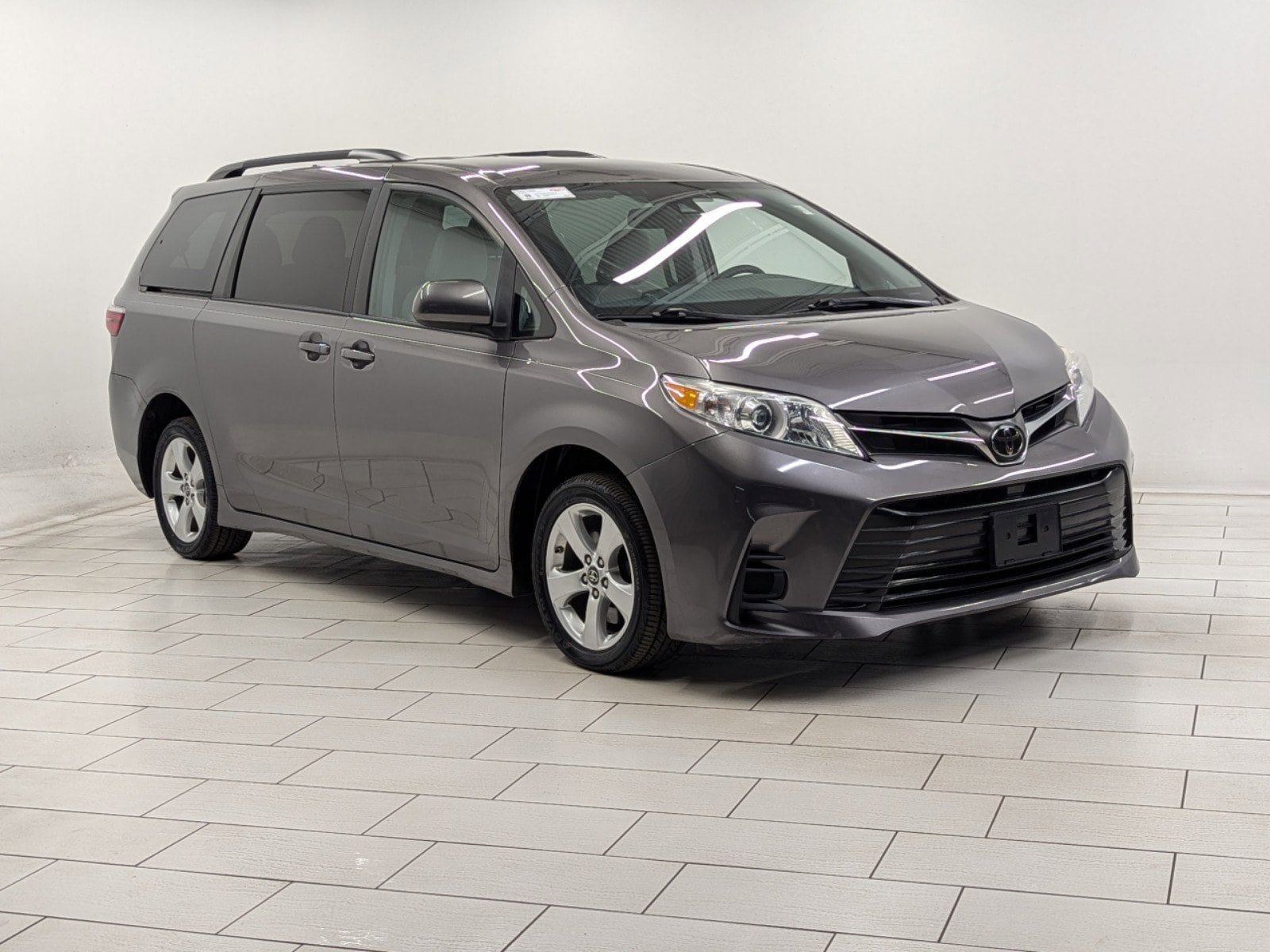 Used 2018 Toyota Sienna LE with VIN 5TDKZ3DC5JS927059 for sale in Charlotte, NC