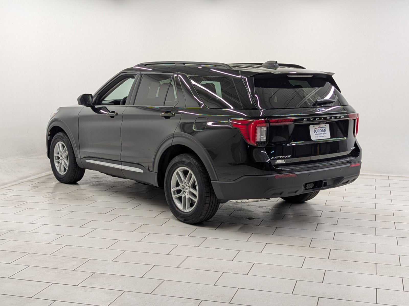 2025 Ford Explorer photo 2