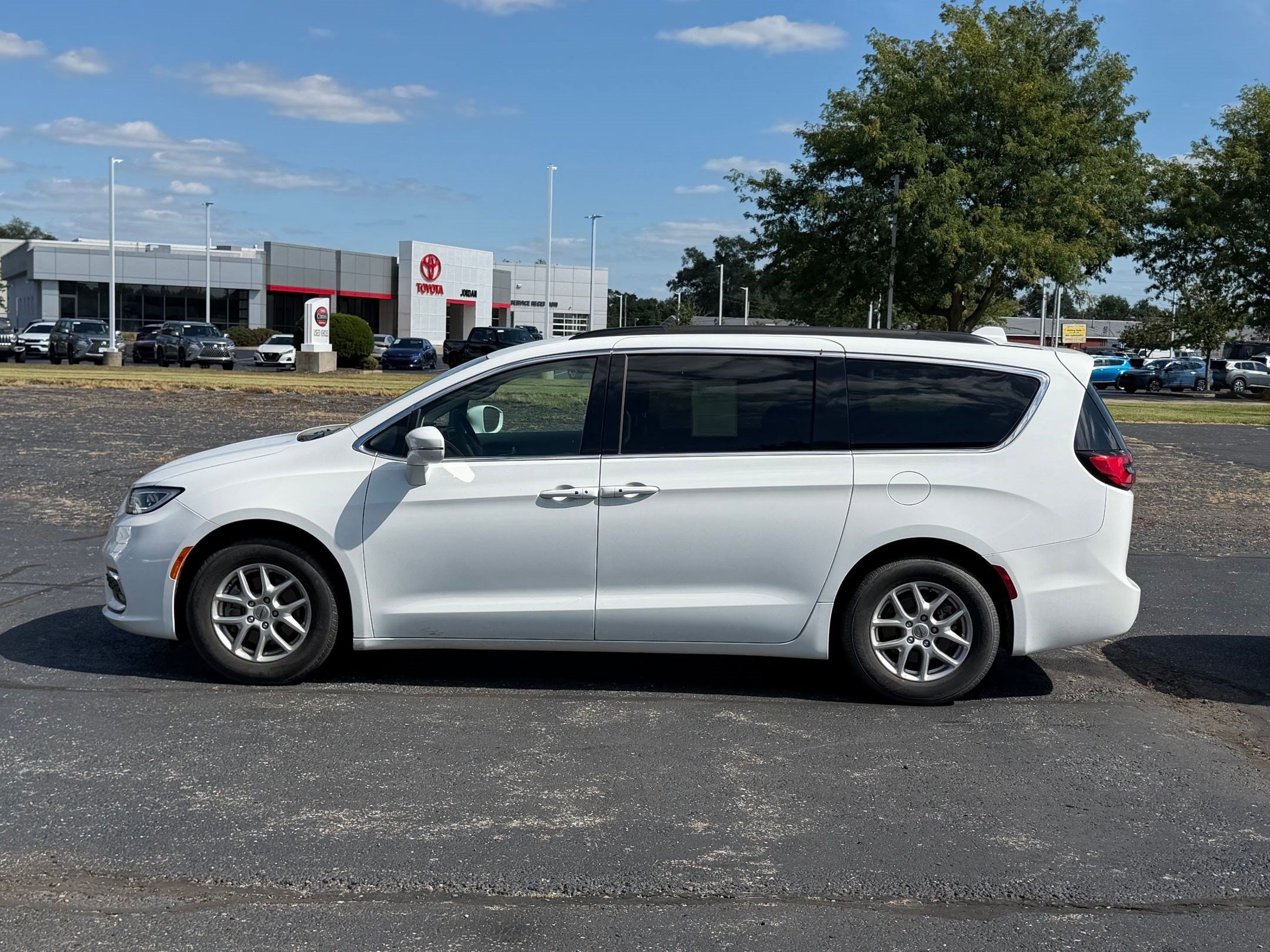 2022 Chrysler Pacifica Touring L Van Passenger Van