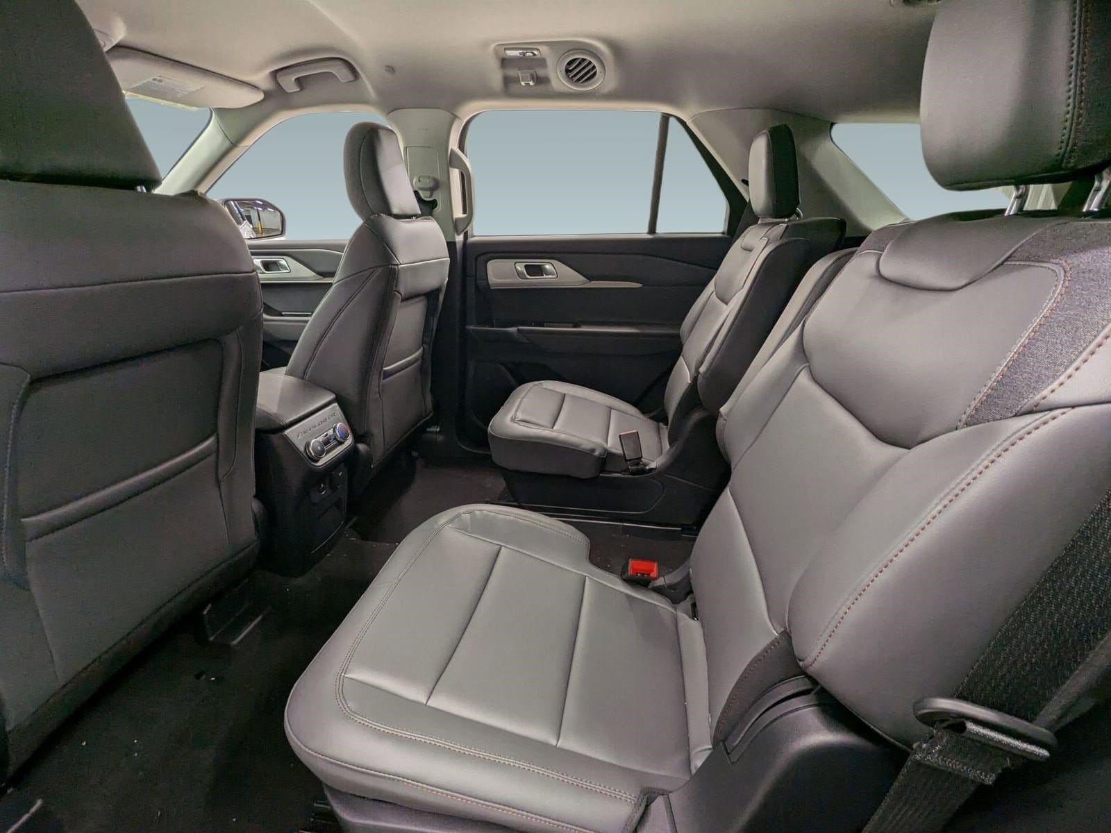 2026 Ford Explorer Active - Photo 18