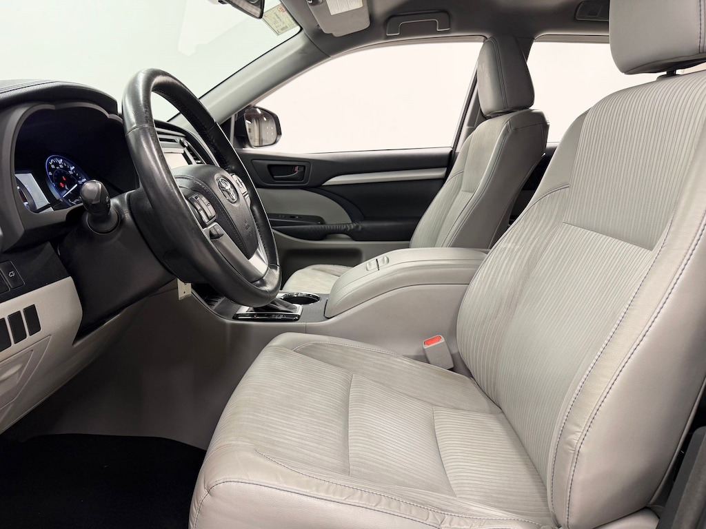Used 2015 Toyota Highlander LE V6 SUV