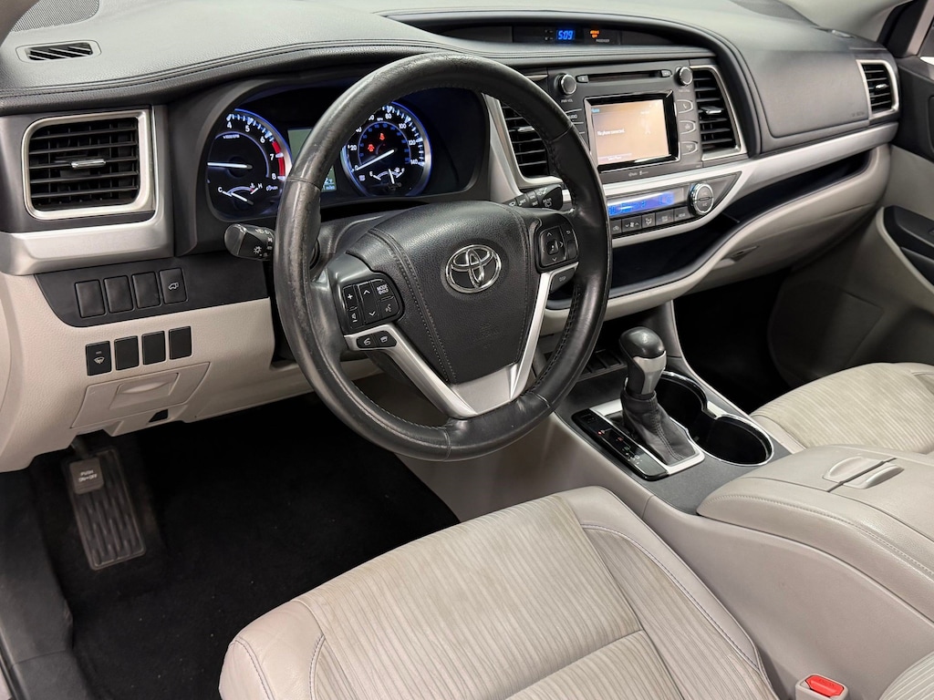 Used 2015 Toyota Highlander LE V6 SUV