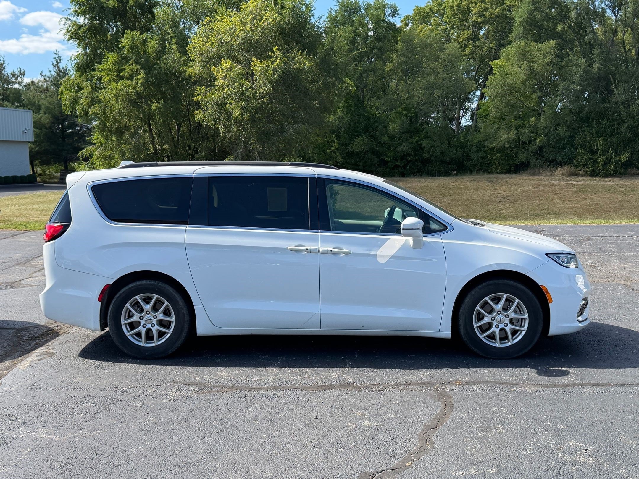 2022 Chrysler Pacifica Touring L Van Passenger Van