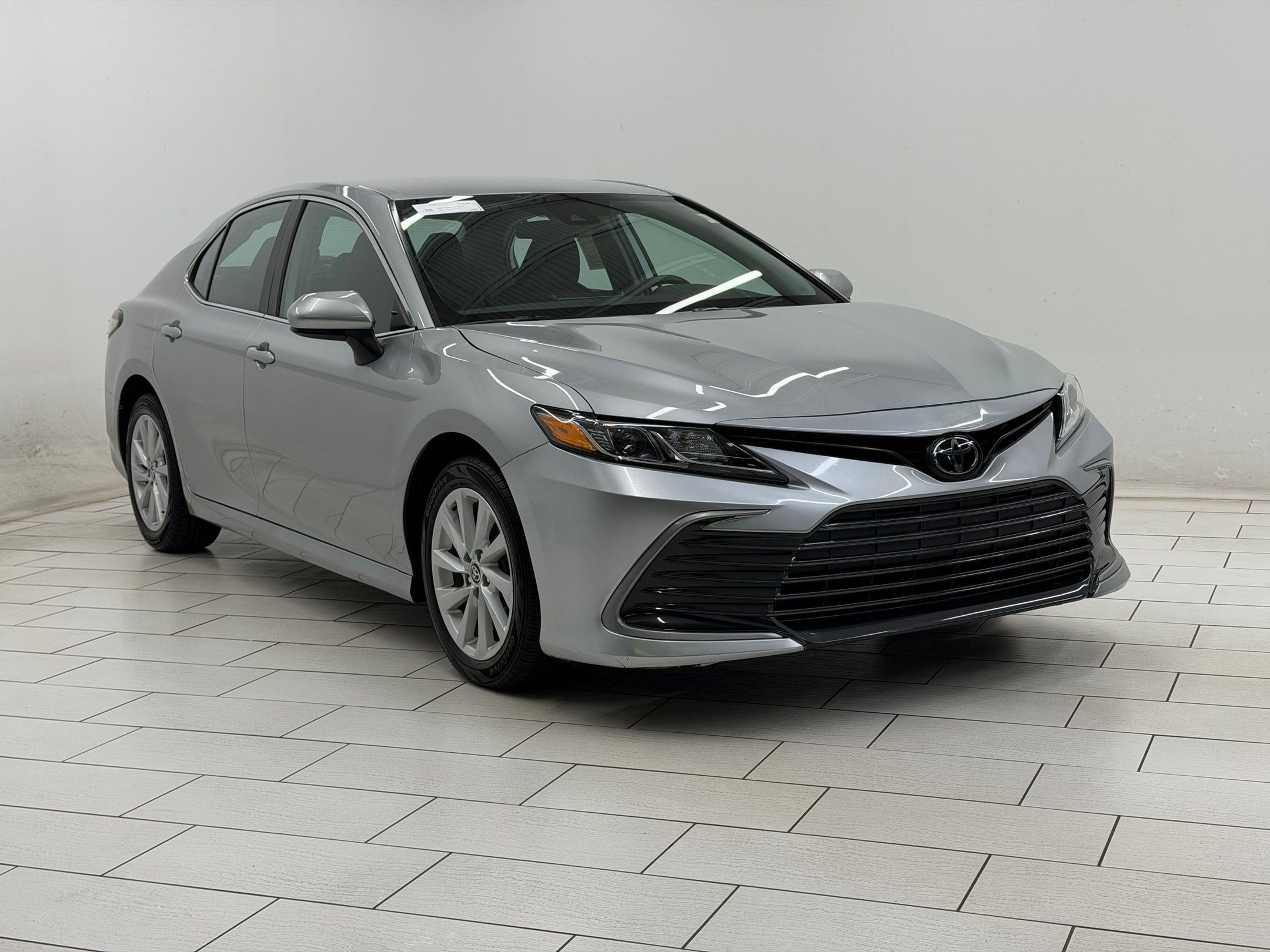 2024 Toyota Camry LE - Photo 6