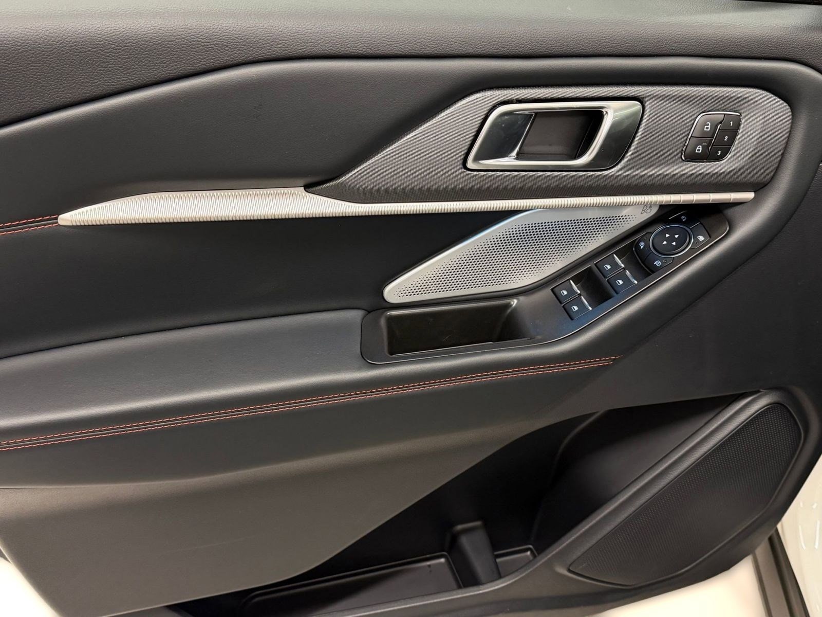2026 Ford Explorer ST - Photo 10