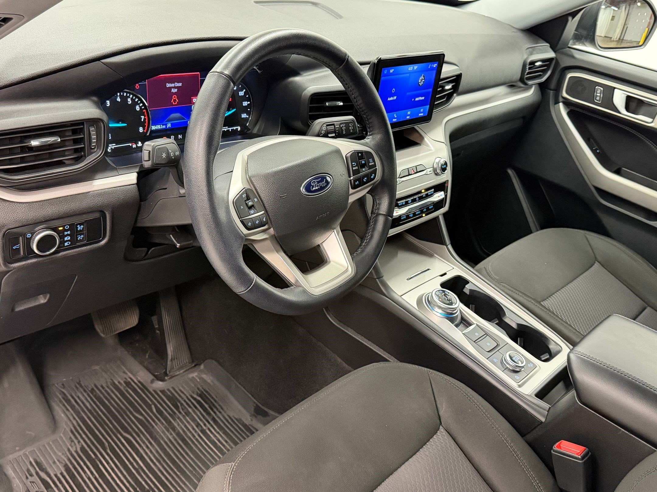 2023 Ford Explorer XLT SUV
