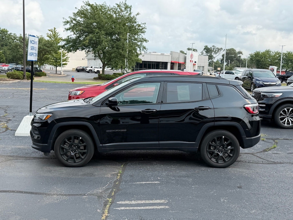 Used 2025 Jeep Compass Latitude SUV