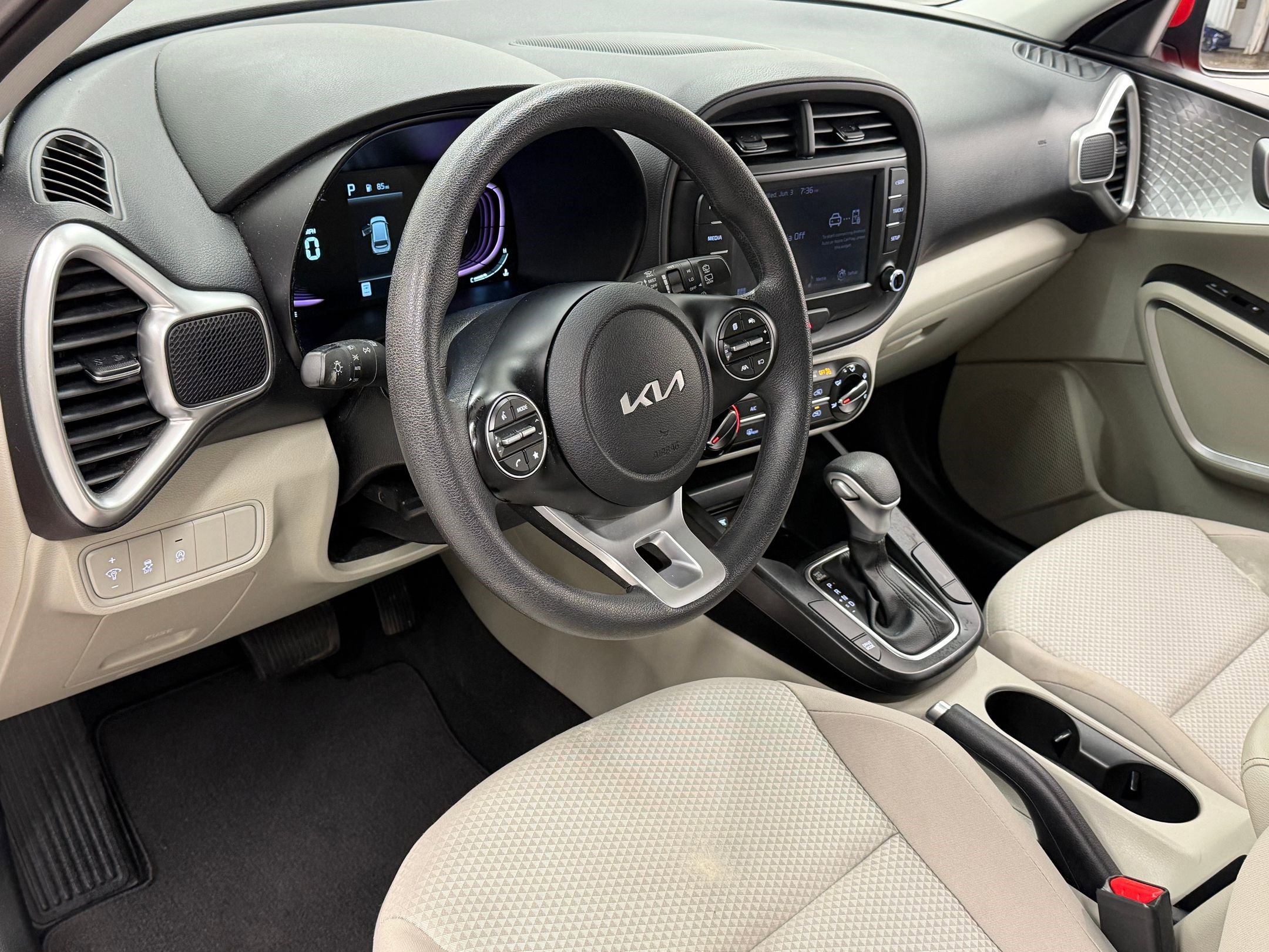 Soul LX Hatchback