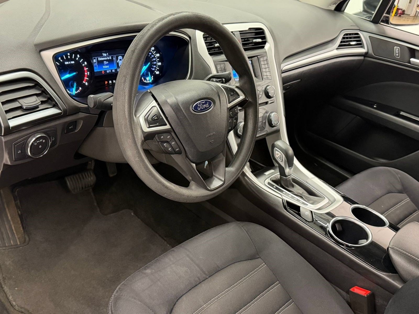 Fusion SE Sedan
