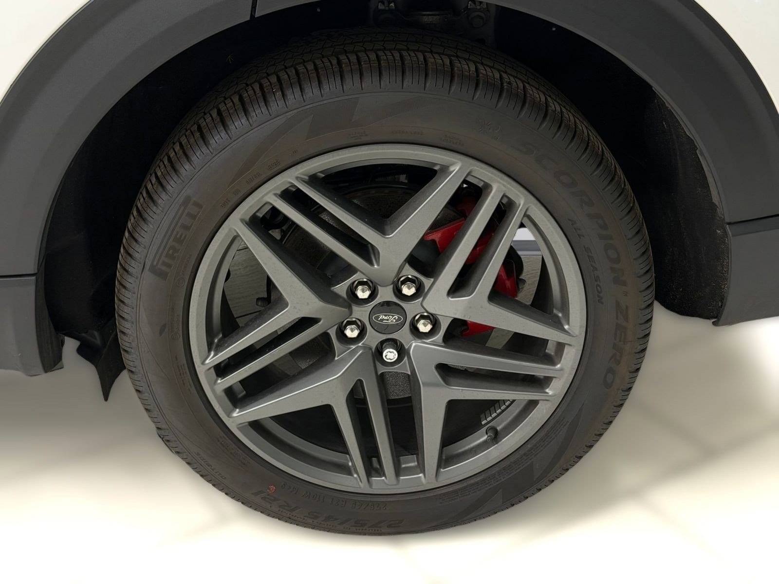 2026 Ford Explorer ST - Photo 9