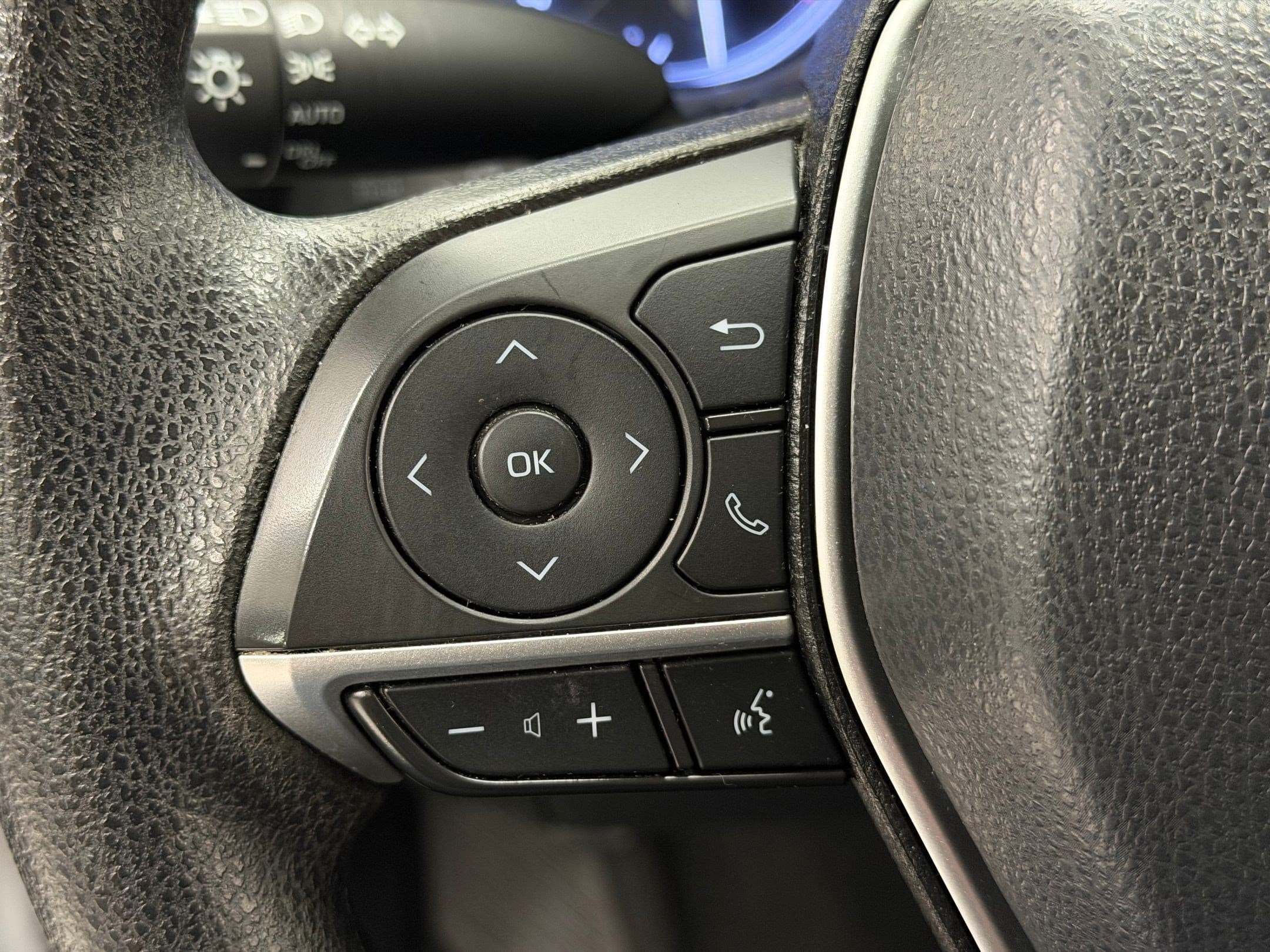 2024 Toyota Camry LE - Photo 14
