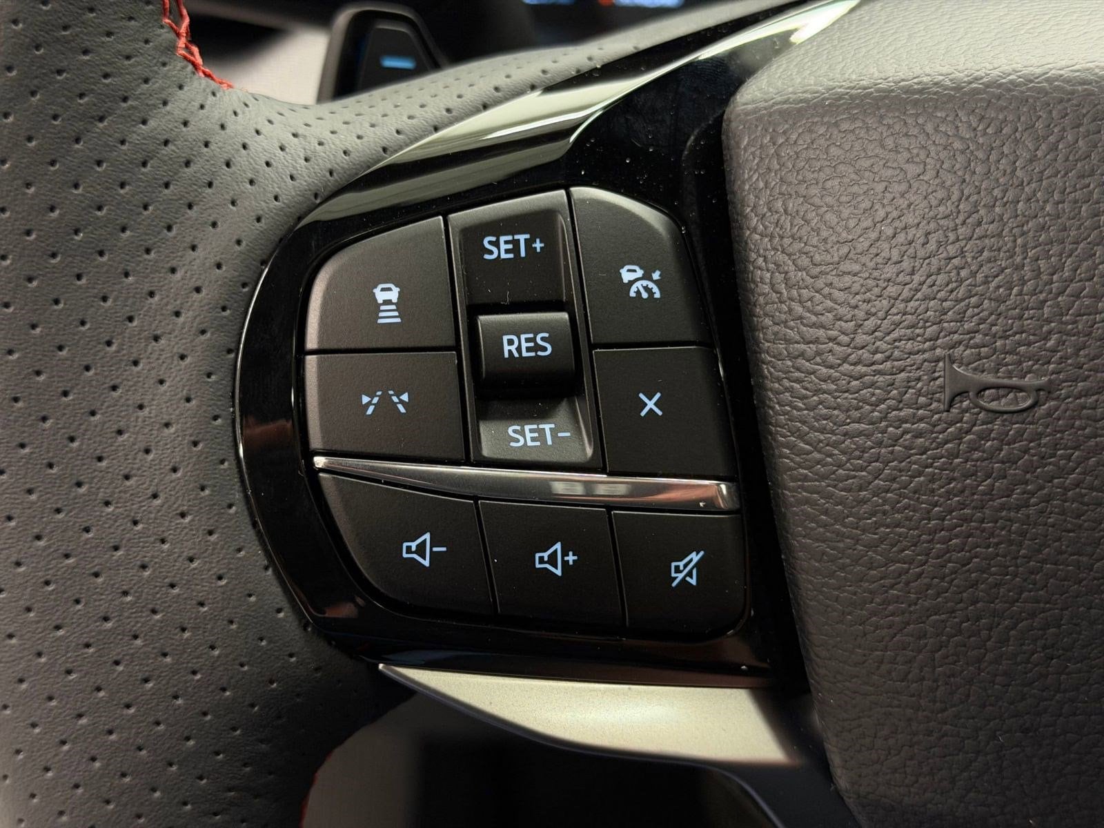 2026 Ford Explorer ST - Photo 14