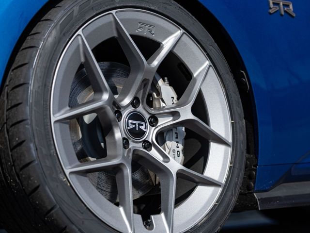 Silver RTR Wheel with Silver Brembo Caliper