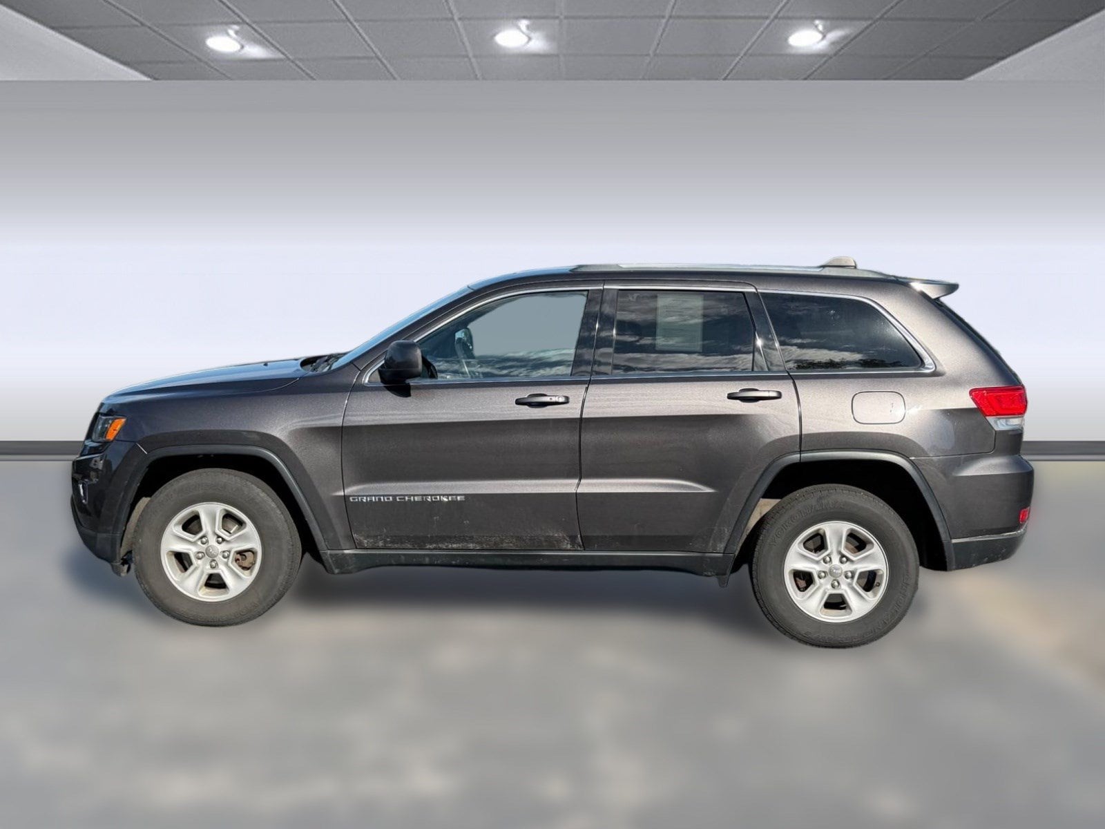 Used 2014 Jeep Grand Cherokee Laredo with VIN 1C4RJFAG8EC163598 for sale in Mishawaka, IN