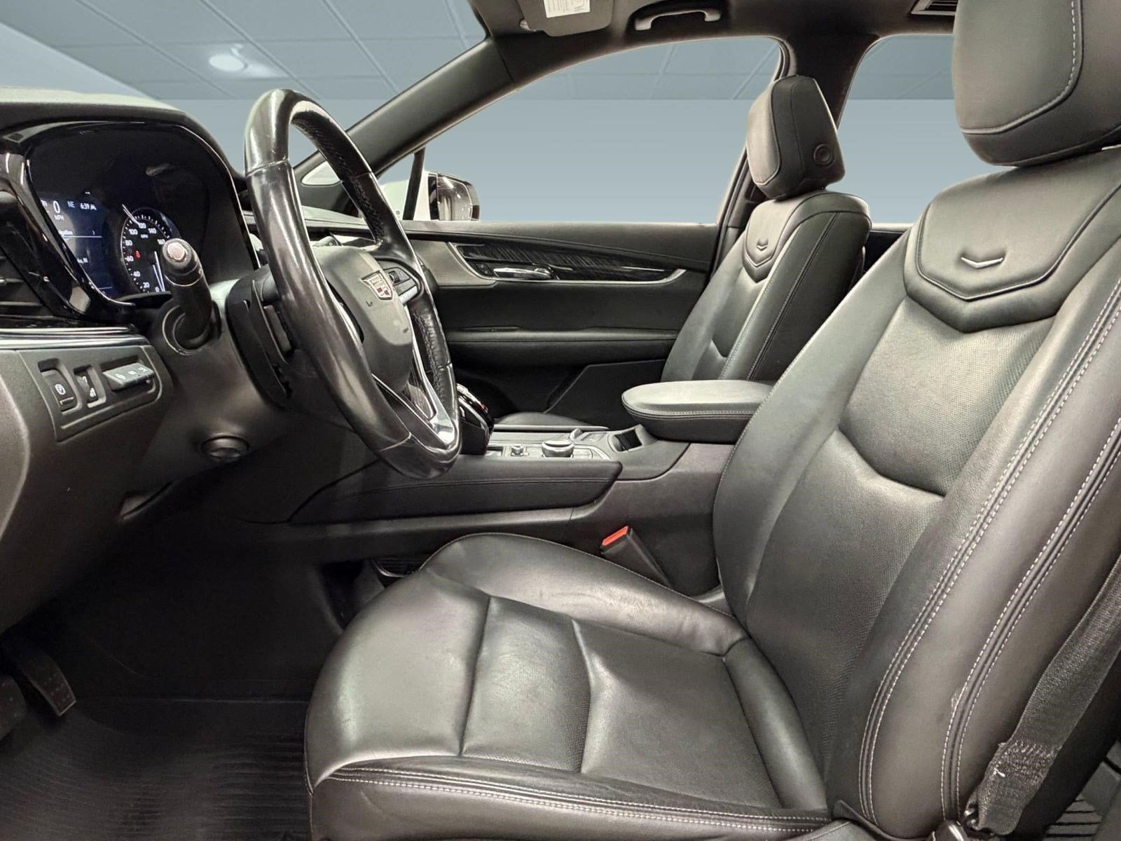 XT6 Premium Luxury SUV