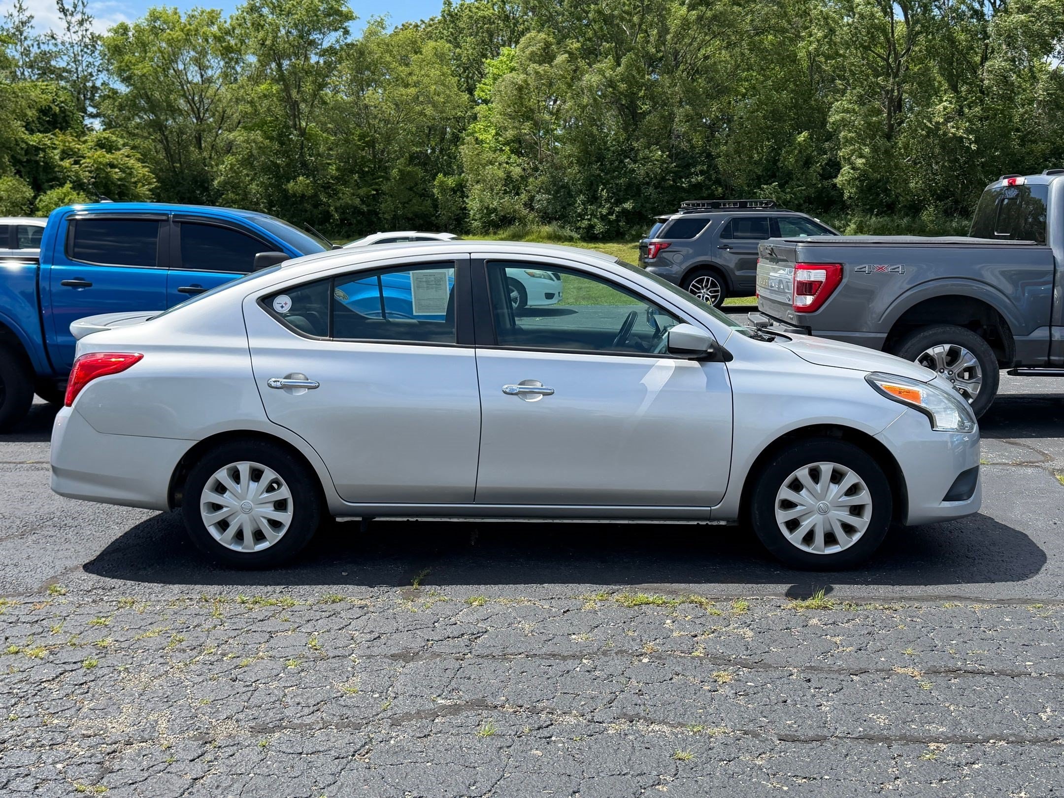 Versa 1.6 SV Sedan
