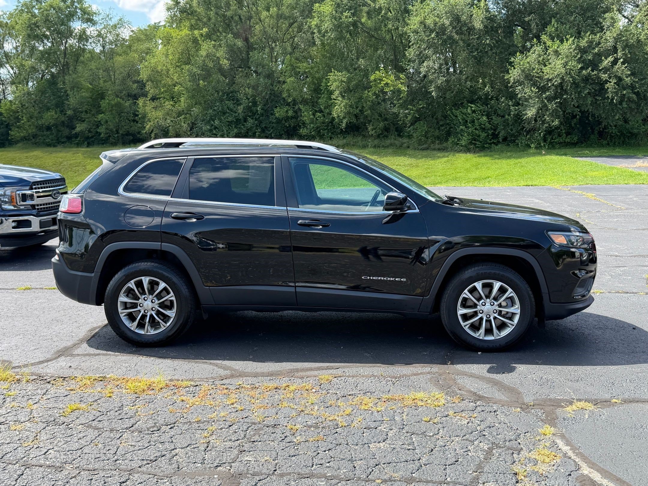 Cherokee Latitude Plus SUV