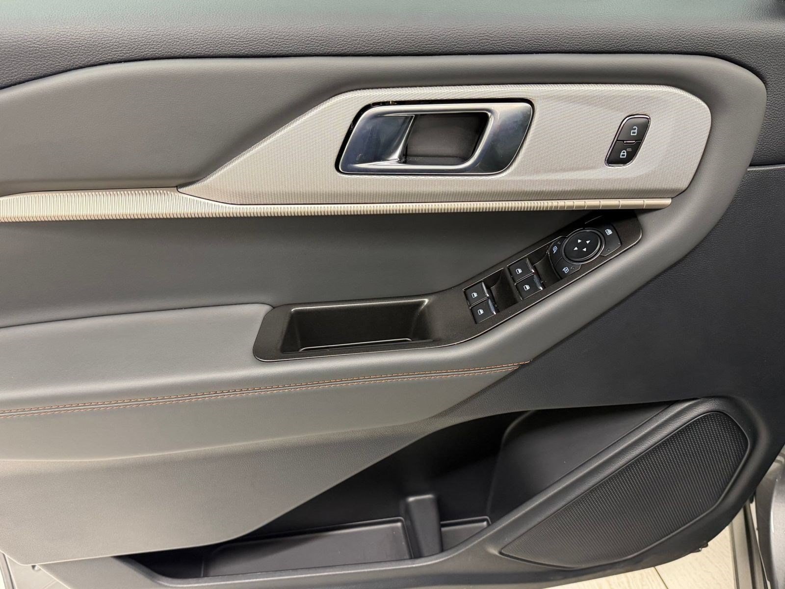 2026 Ford Explorer Active - Photo 12