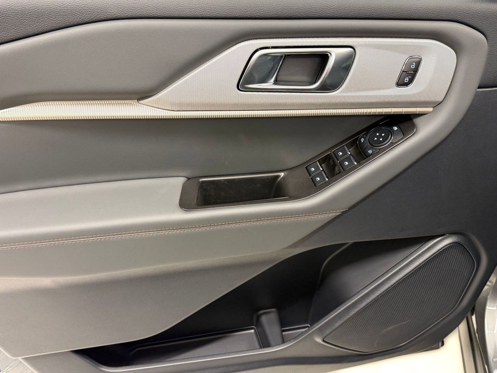 2026 Ford Explorer Active - Photo 10