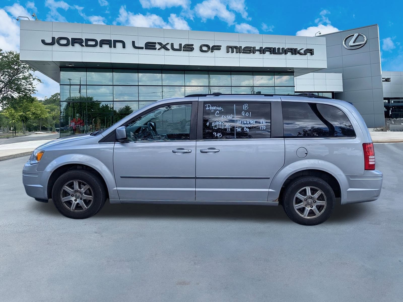 Used 2009 Chrysler Town & Country Touring with VIN 2A8HR54189R562832 for sale in Mishawaka, IN