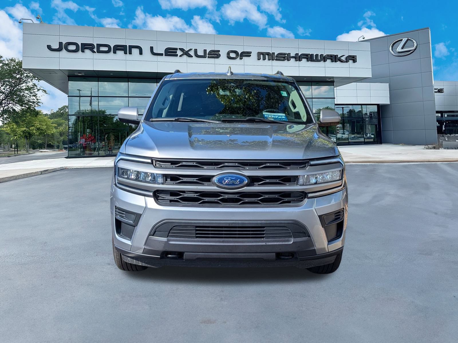 2023 Ford Expedition MAX XLT photo 2