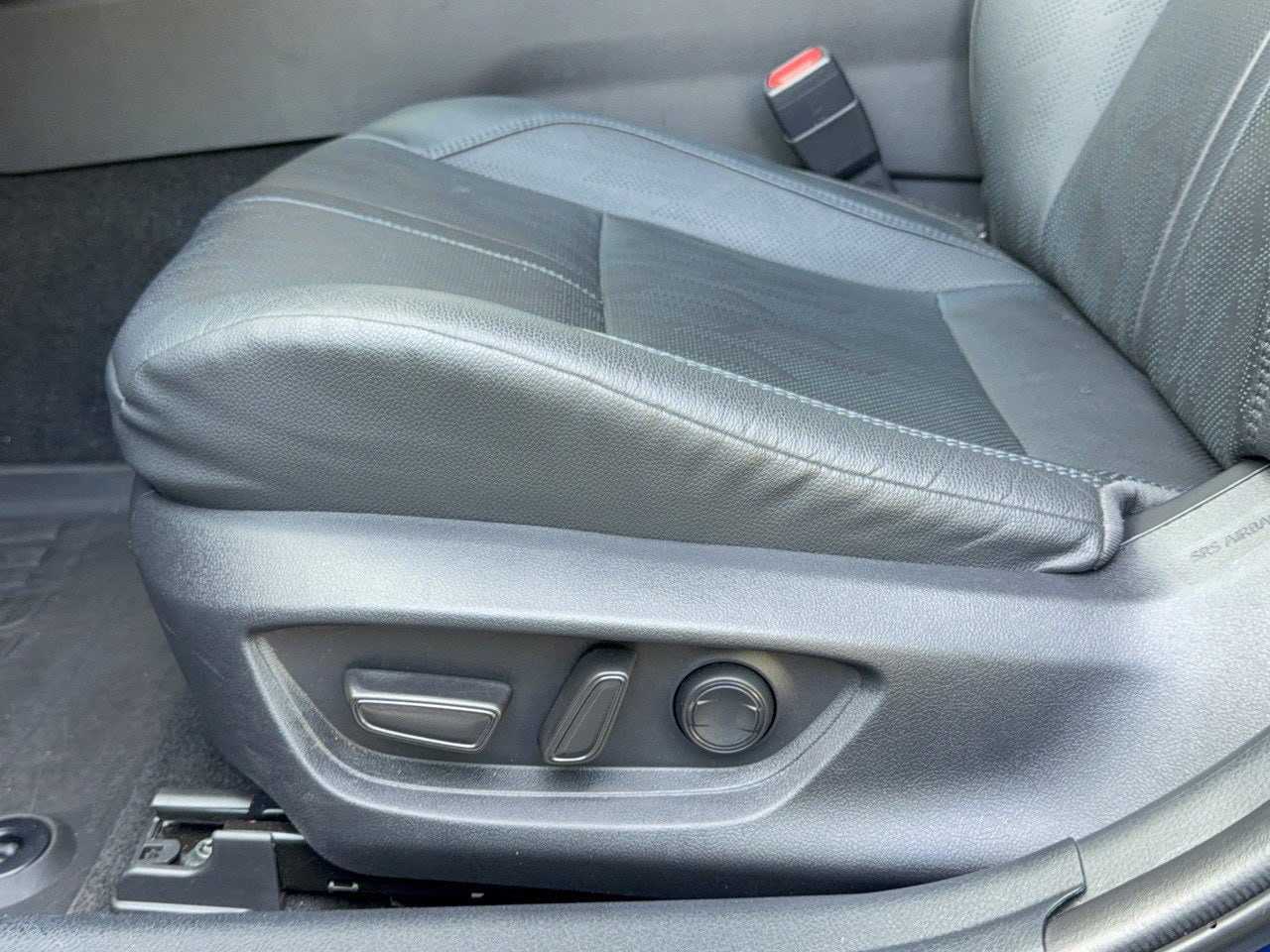 2025 Toyota Camry XSE - Photo 16