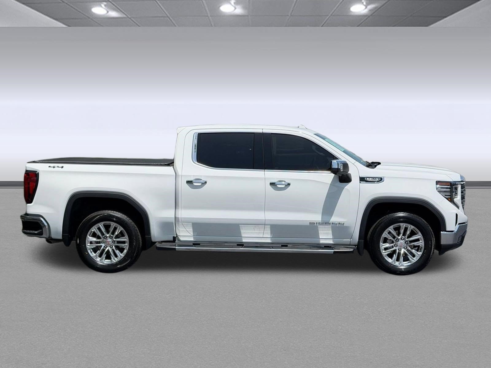 2023 GMC Sierra 1500 SLT - Photo 8
