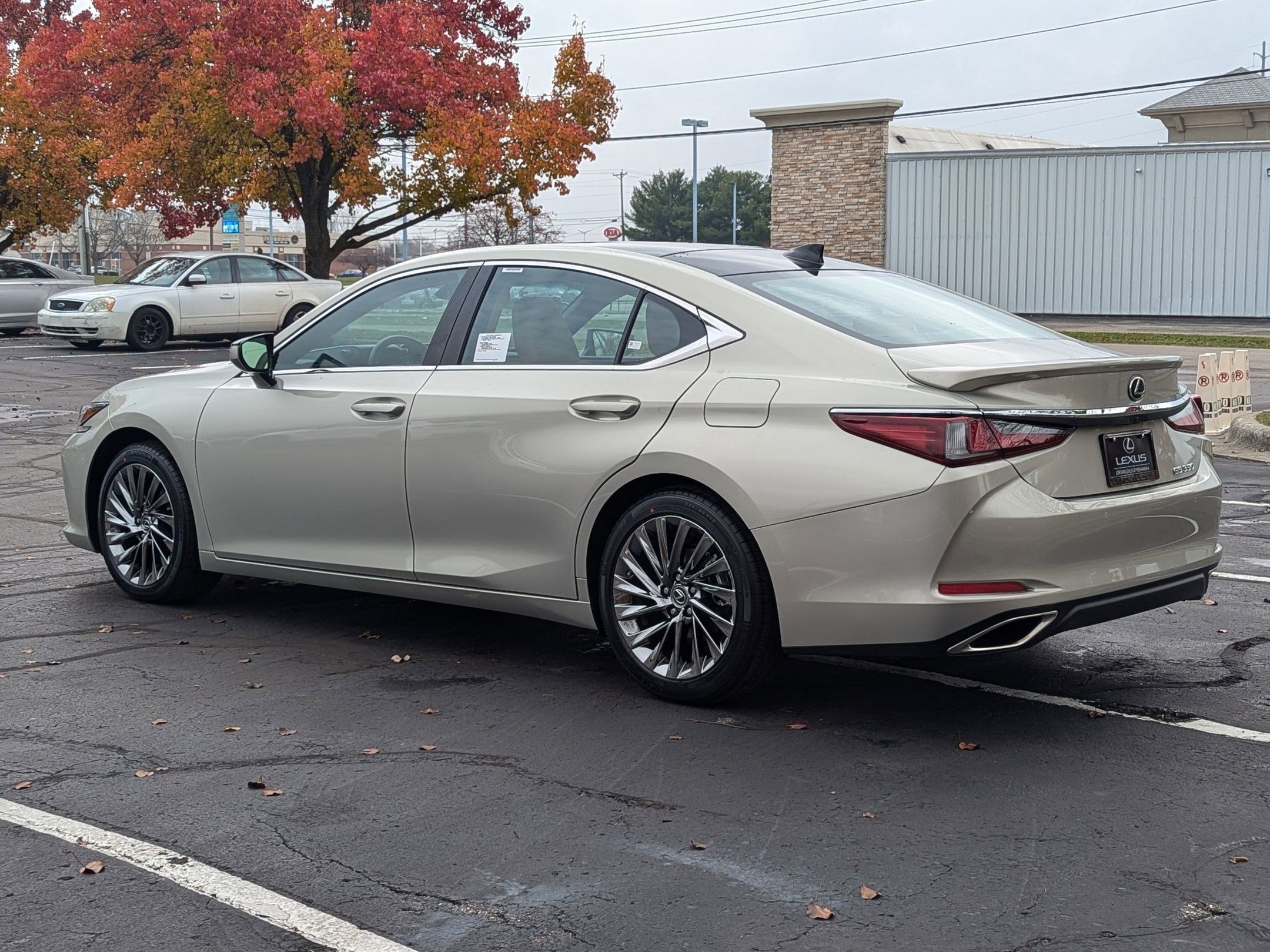 2025 Lexus ES 350 Luxury photo 3